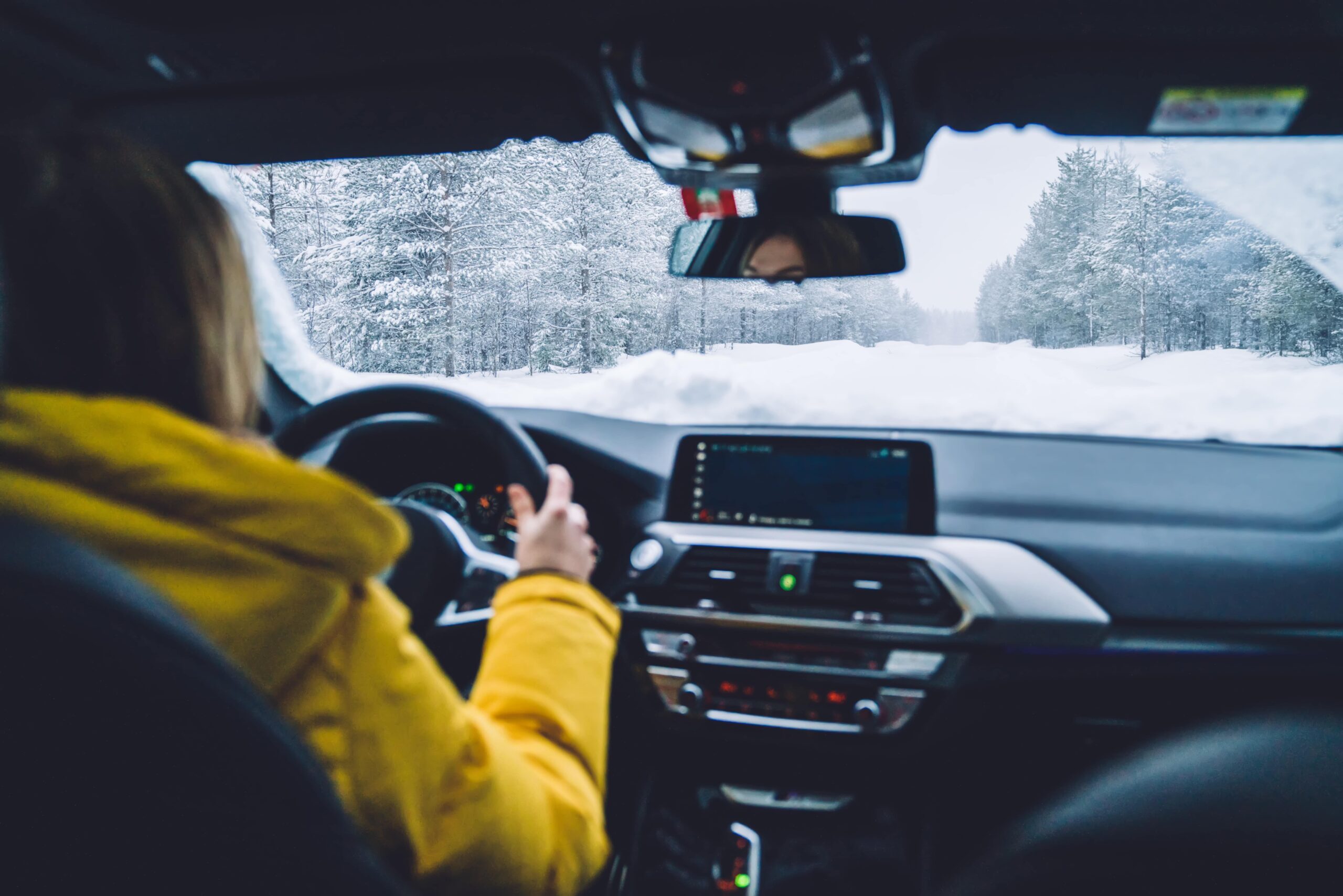 Drivers Ed in Ottawa – mastering safe winter driving on icy roads.